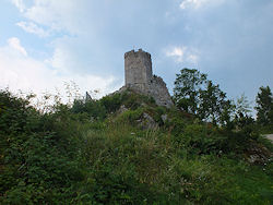 ... dringen wir unaufhaltsam in Richtung der Hauptburg ...